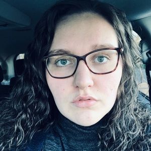 Meet your Posher, Alexis